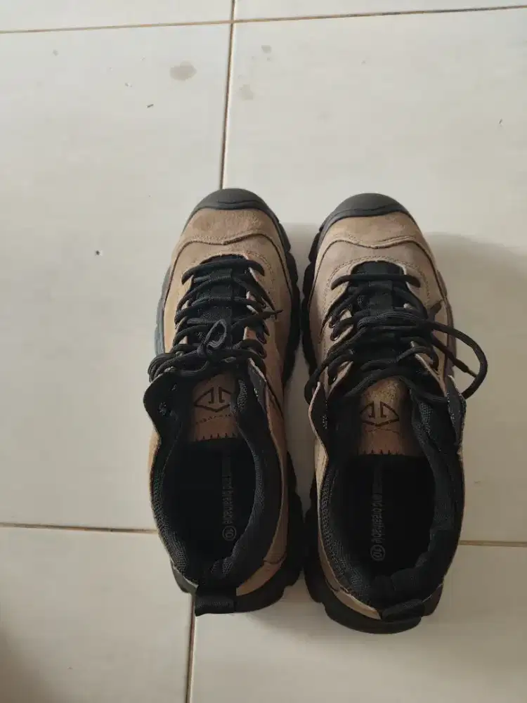 sepatu bot berat cowok uk 42 atau 43