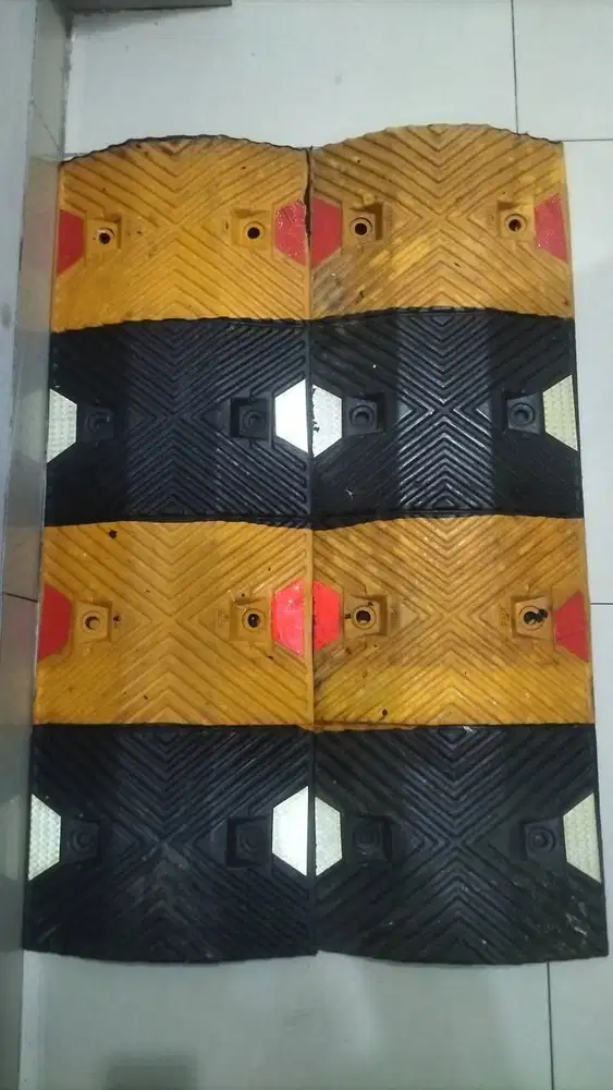 Rubber Speed Bump / Polisi Tidur Karet 100 x 35 x 5 cm / Speedbump