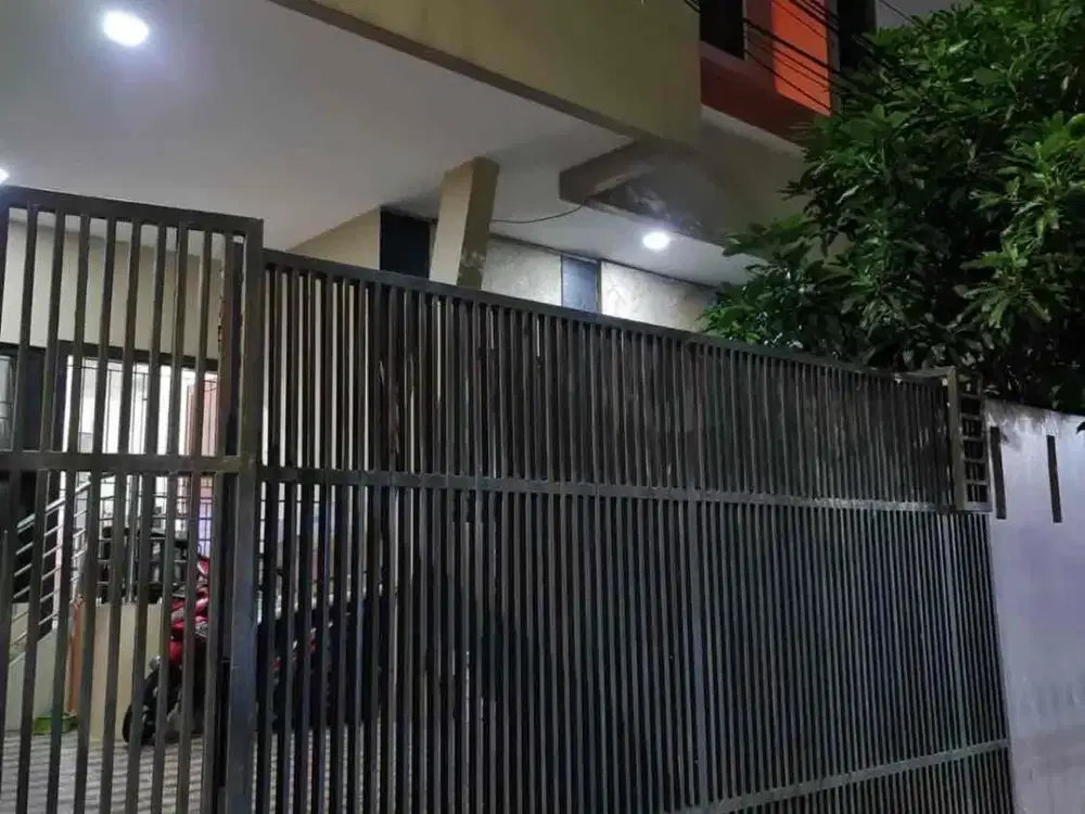 Dijual cepat harga BU rumah moden 3 lantai bagus siap huni di pegangsaan dua kelapa gading