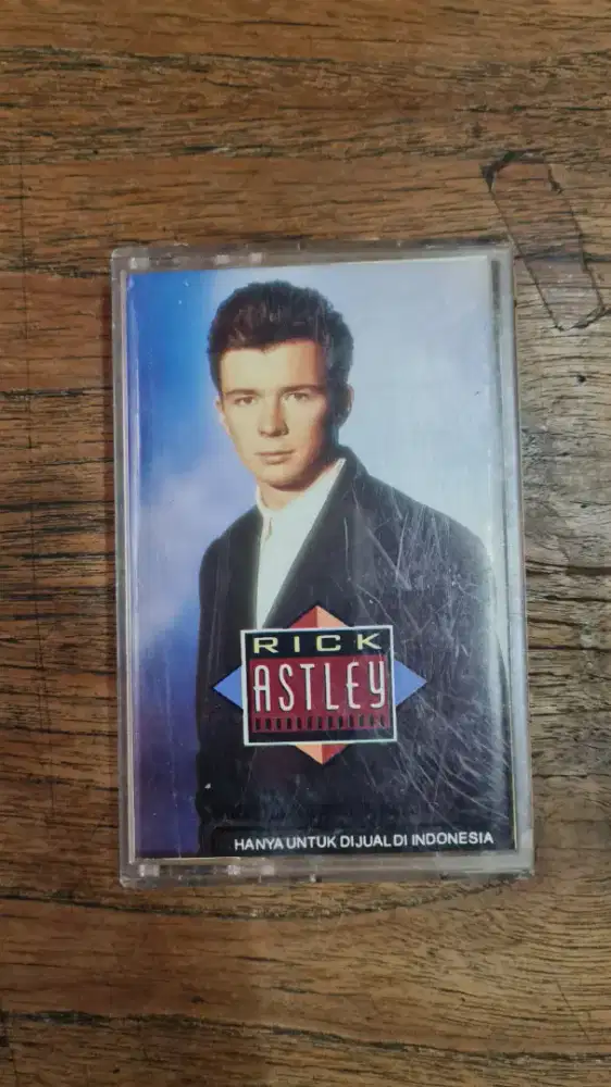 Kaset lagu lagu barat.