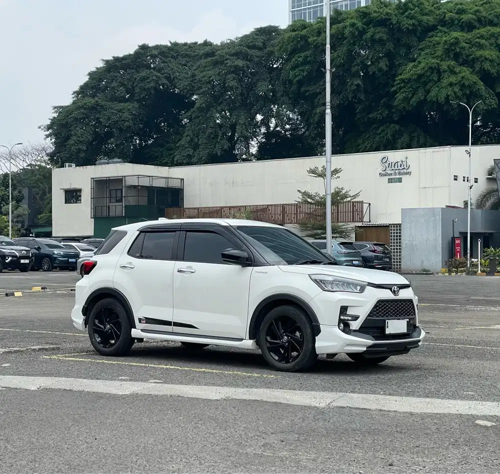 HARGA MURAH!! TOYOTA RAIZE GR TURBO 1.0 AT MATIC 2023 PUTIH NON TSS