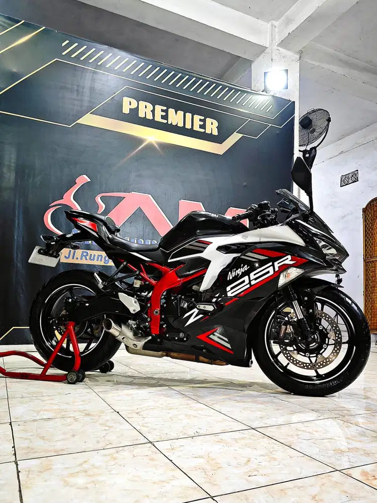 Kawasaki ninja ZX25R ABS QS 4cilinder metalic spark black th 2021.