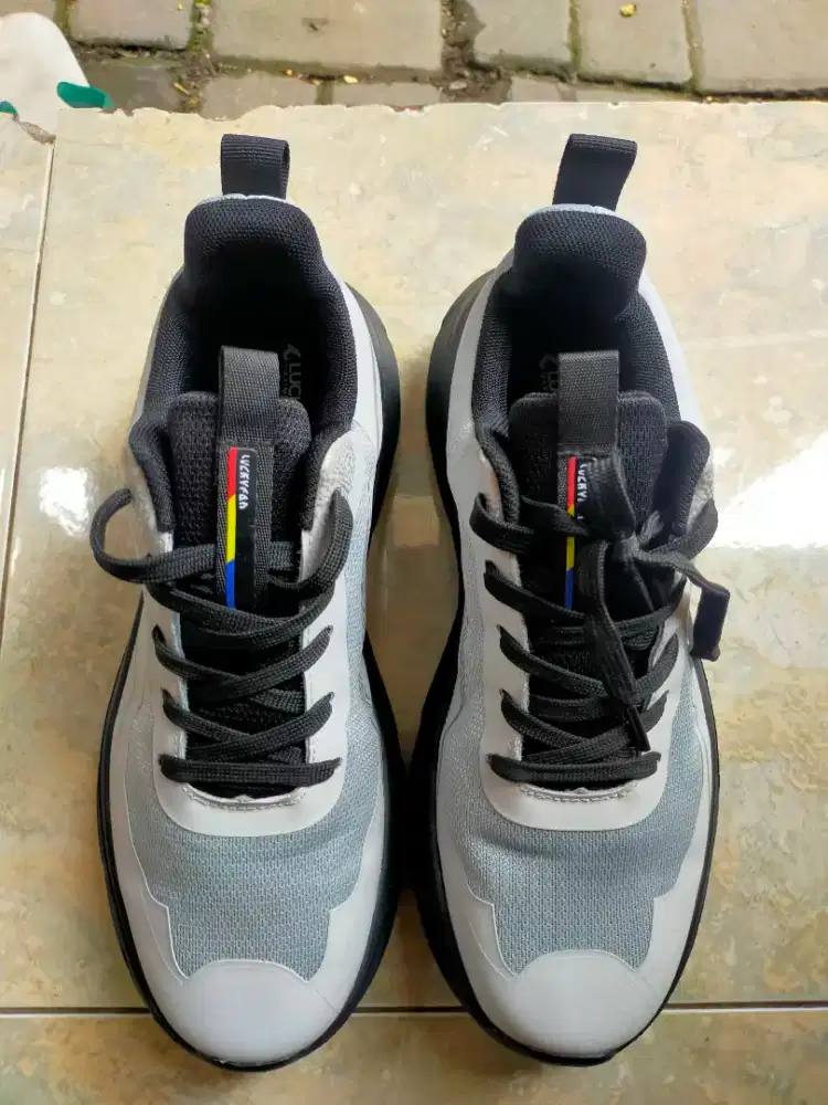 Sepatu snakers running size 42