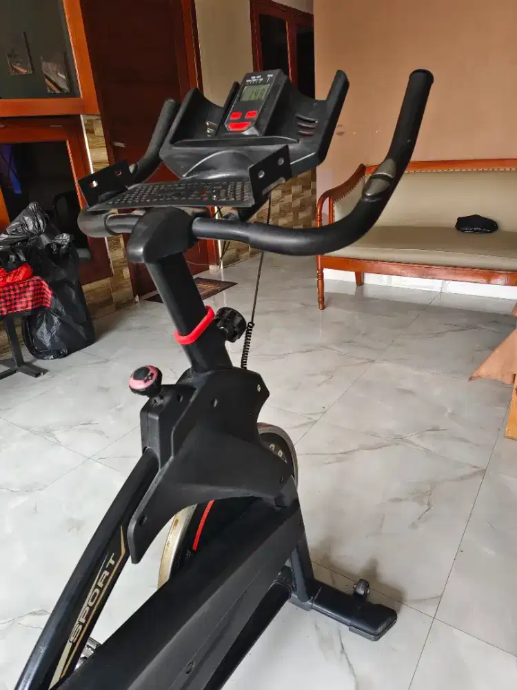Sepeda statis merk Total TL-930