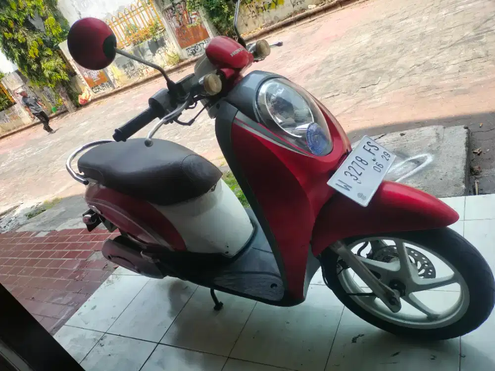 Honda Scoopy th 2011 w Gresik karbu ori