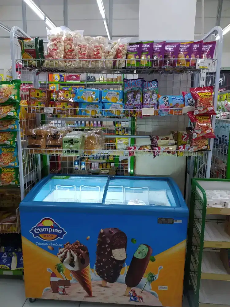 Rak di atas freezer
