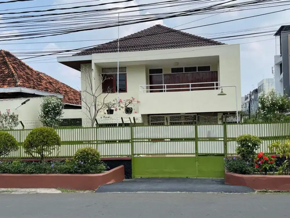 DIJUAL Rumah Besar 2 Lantai yang Nyaman dan Siap Huni dengan Lokasi yang Strategis di Kawasan Hunian dekat Fasilitas Umum di Mangga Besar, Jakarta Bar