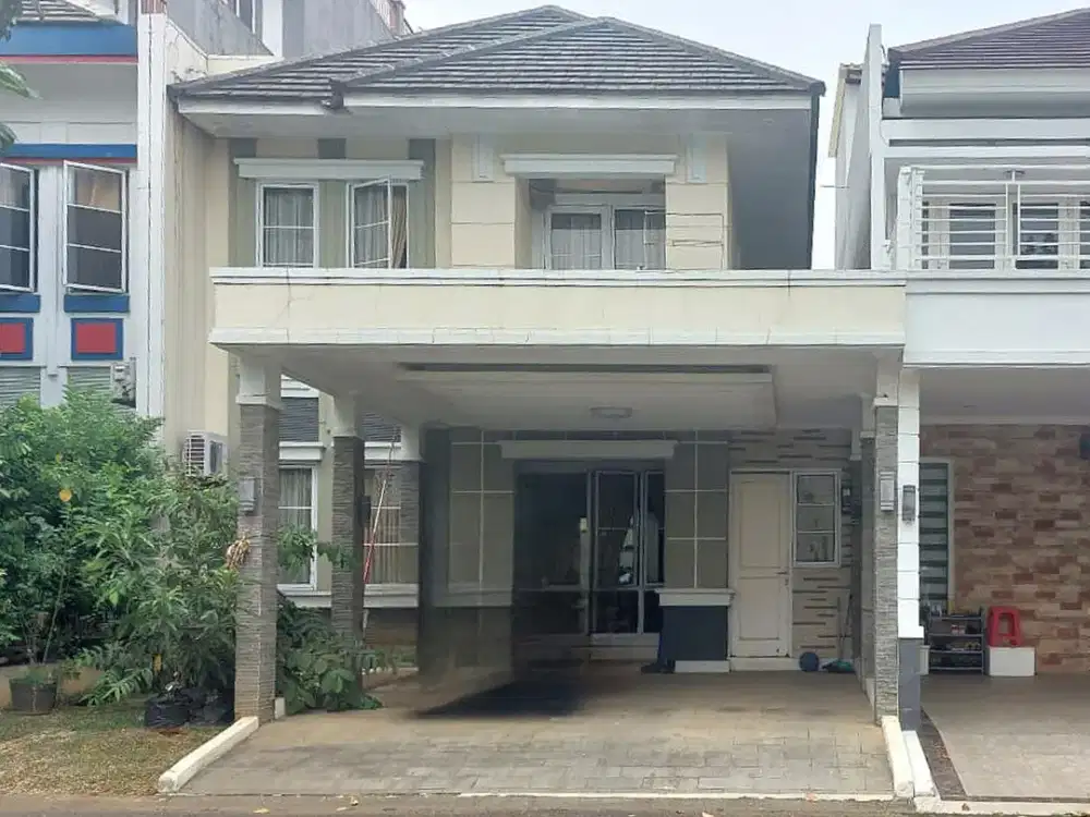 RUMAH 2 Iantai depan taman dalam cluster di KOTA WISATA CIBUBUR