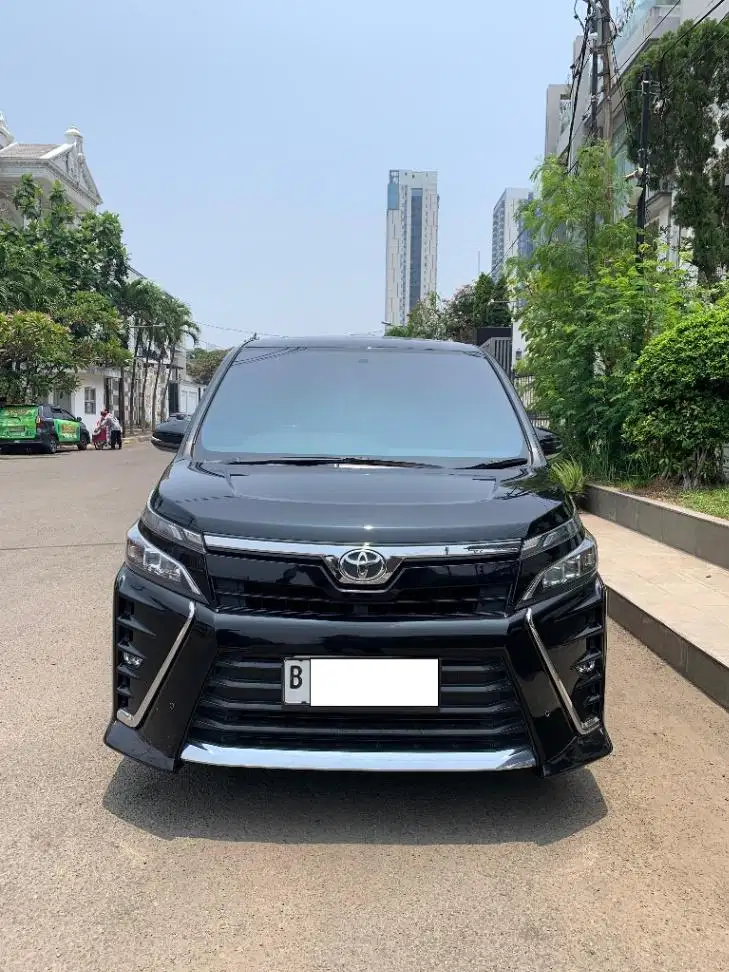 TOYOTA VOXY 2.0 AUTOMATIC 2019 (PAJAK PANJANG 2027)