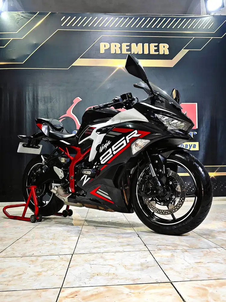 Kawasaki ninja ZX25R ABS QS 4cilinder Metalic Spark Black th 2021.