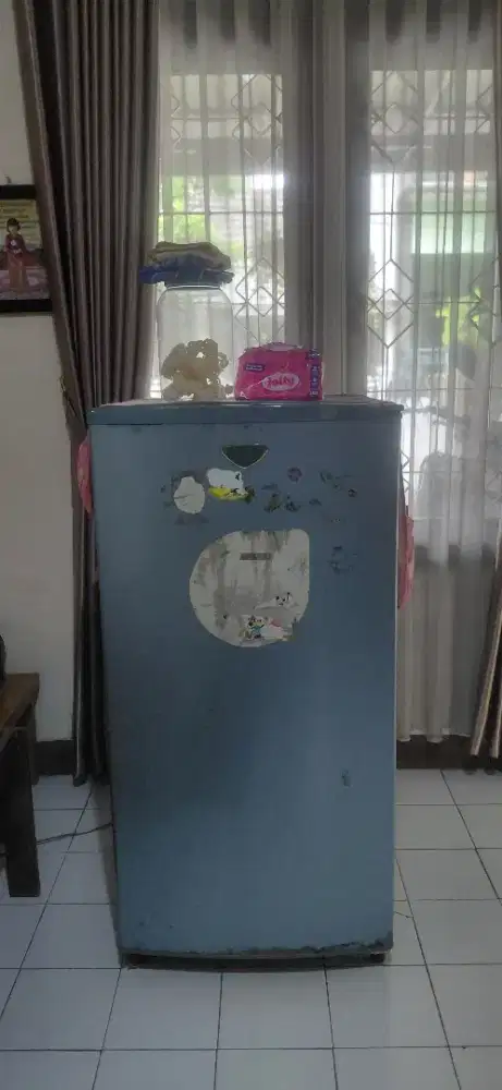 Di jual kulkas second satu pintu merk polytron