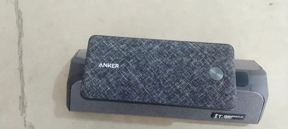 Dijual power bank merek ANKER