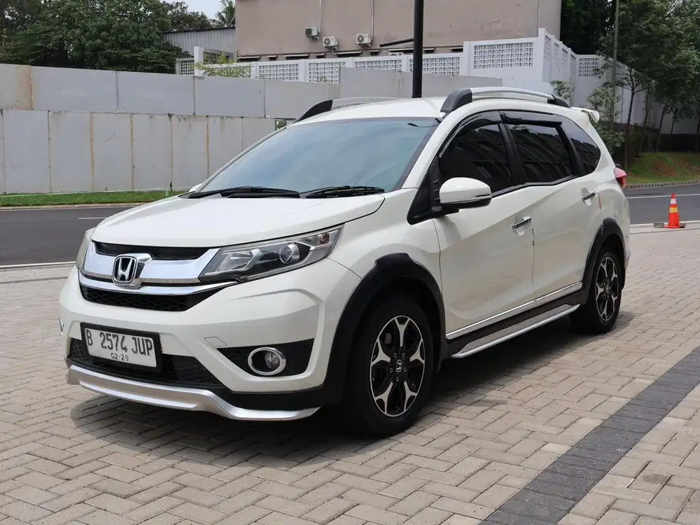 HONDA BRV PRESTIGE AT MATIC CVT 2017 PUTIH GENAP LOW KM FULL SET