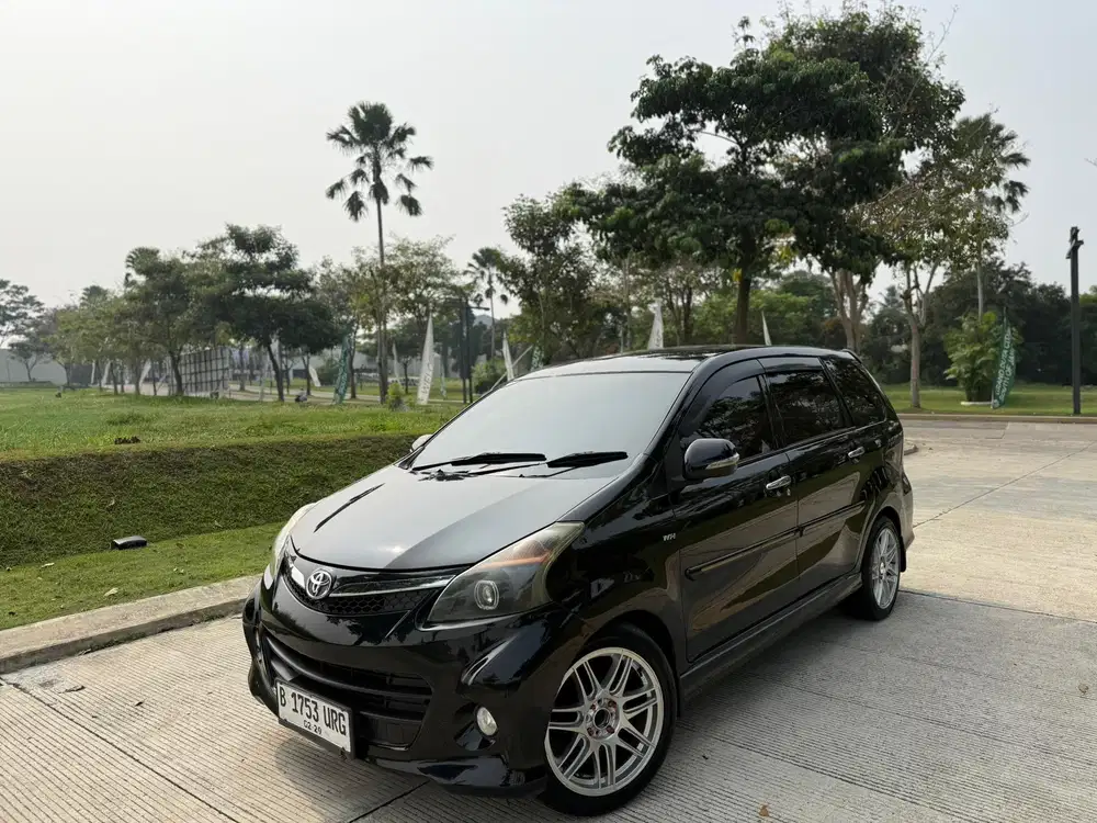 ‎Toyota Veloz 1.5 Automatic 2014 Hitam
