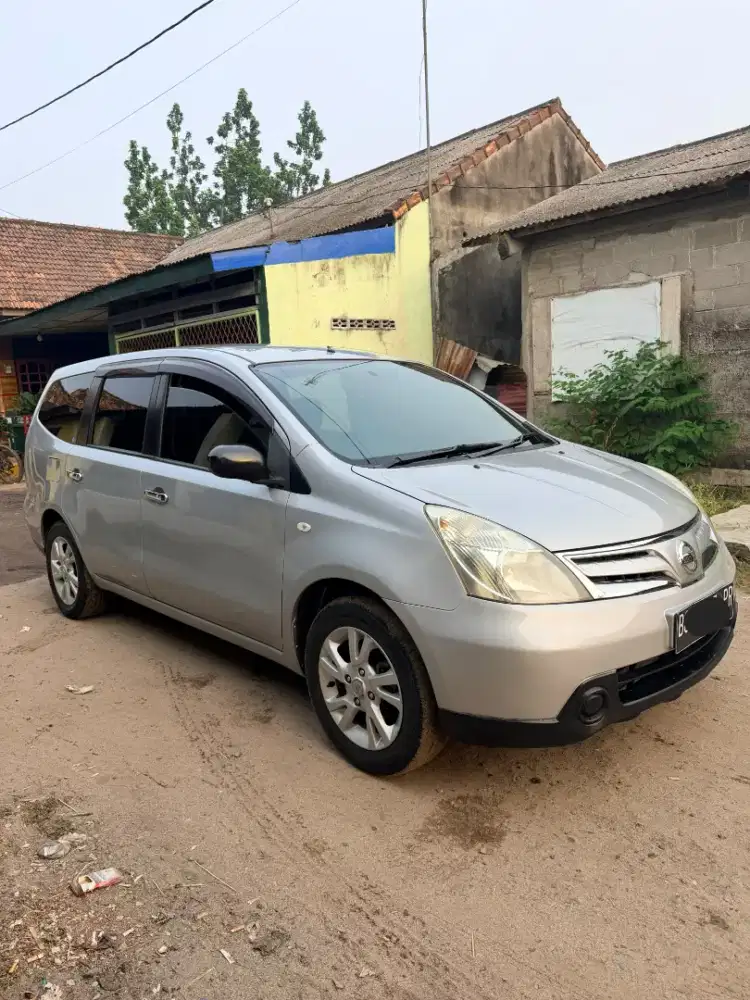 Grand Livina SV 2011