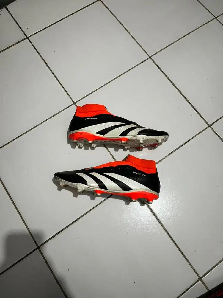 Sepatu Bola Adidas Predator Sock League