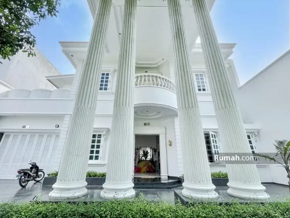 Dijual Rumah Mewah Dengan Bergaya Klasik di Kawasan Menteng Jakarta Pusat JS-19531
