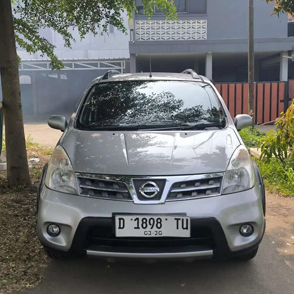 Nissan Livina 2010 Bensin