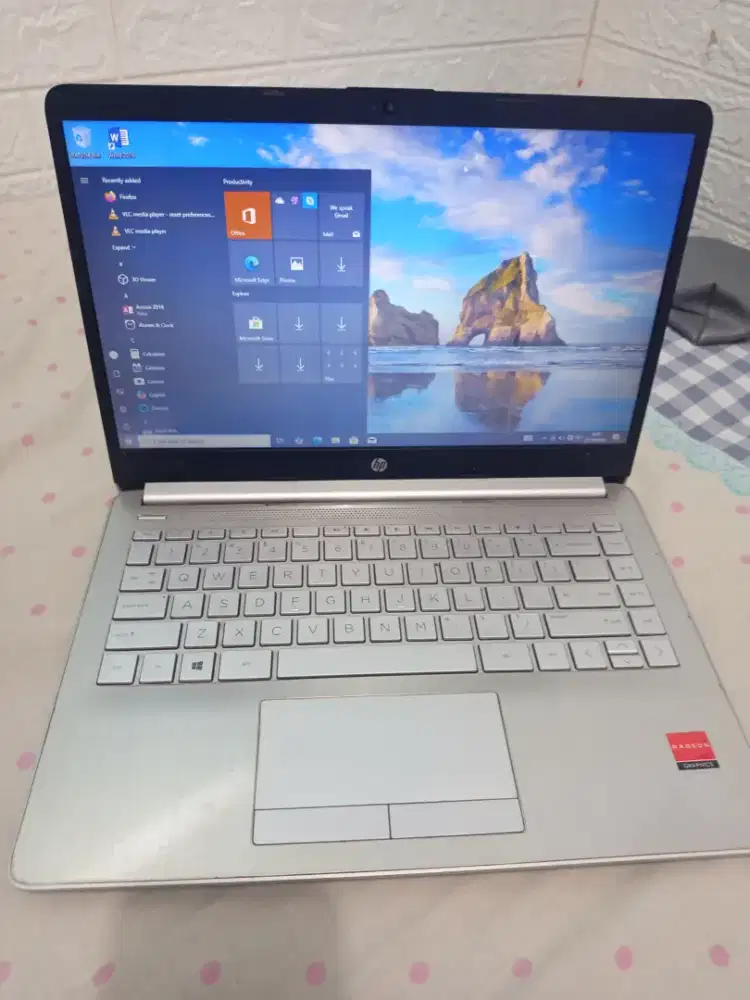 laptop HP 14  . AMD A9. Ram 8gb/1TB  . siap pakai. Mulus