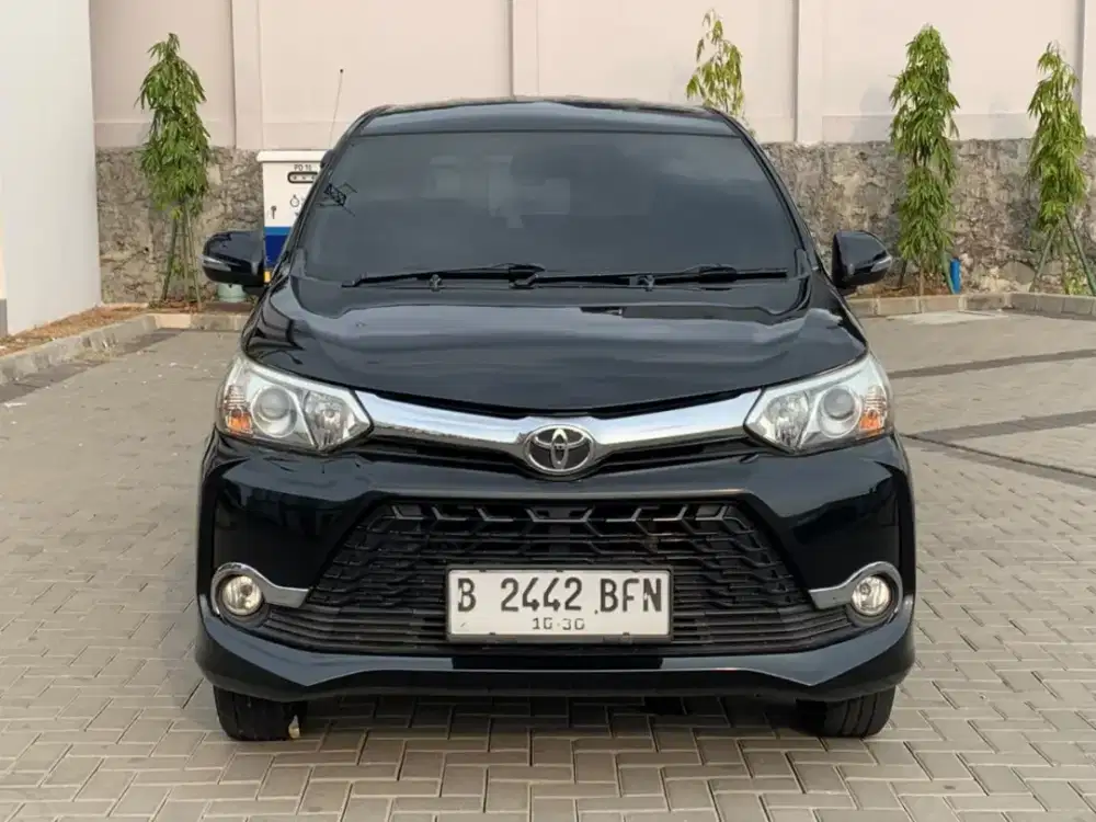 TOYOTA AVANZA 1.5 VELOZ AT 2015 / 2016 HITAM
