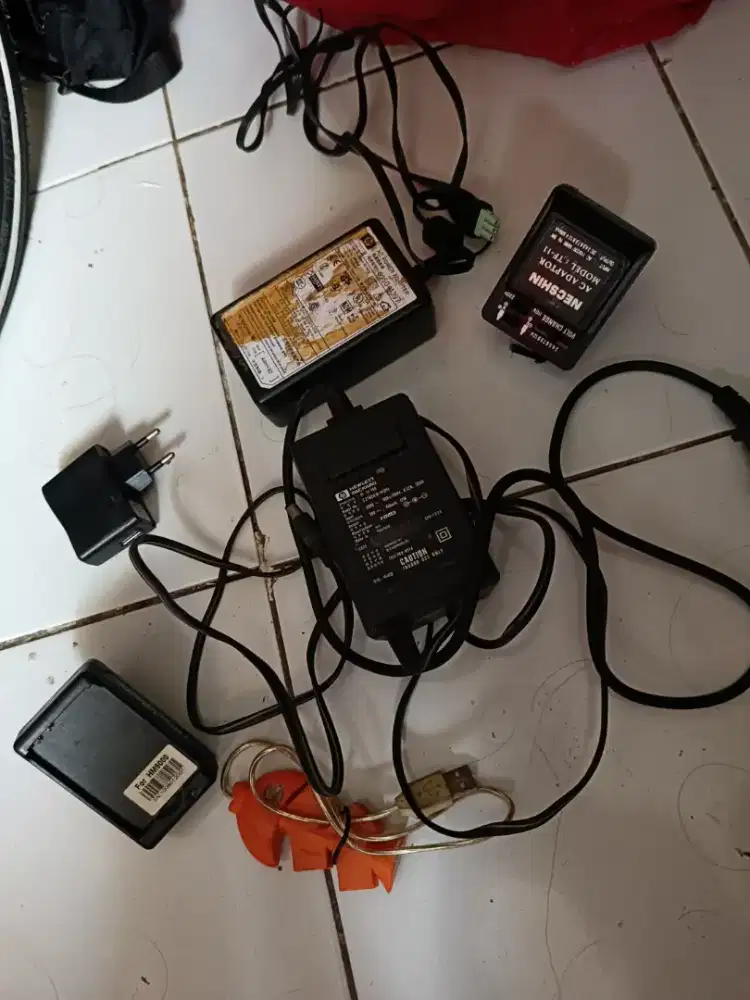 Dijual adaptor adaptor,speaker dan lain lain borongan