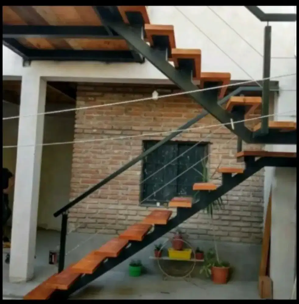 Tangga kayu rumah minimalis