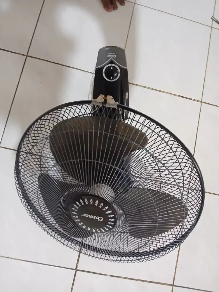 kipas angin Cosmos 16  mulus warna hitsm