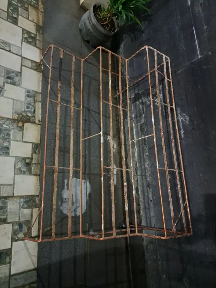 Rak tanaman hias bahan besi