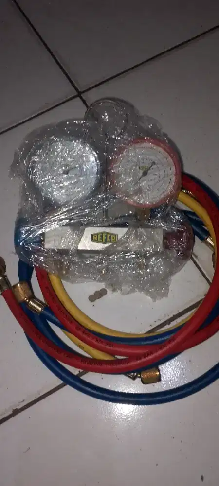 Manifold gauge refco