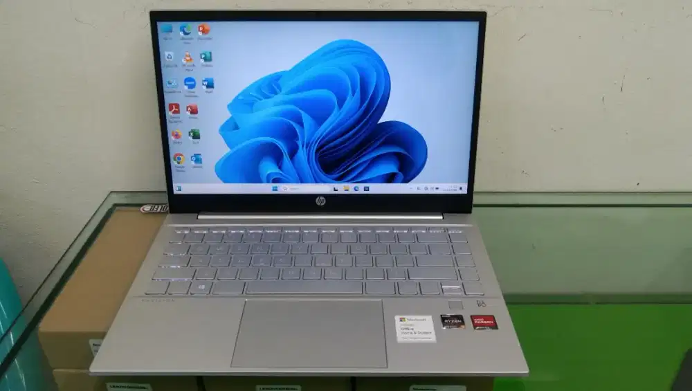 HP Pavilion 14 AMD Ryzen 5-5500U Ram 16GB SSD 512GB Like New