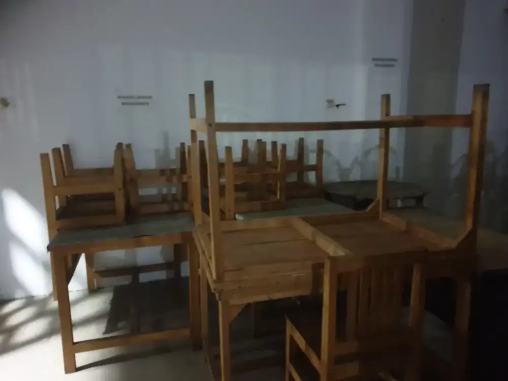DI JUAL SEPERANGKAT MEJA DAN KURSI MAKAN