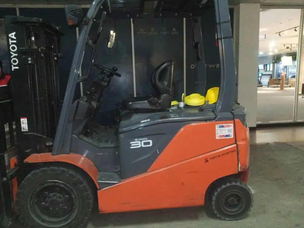 Forklift 3 Ton / 3000kg Brand TOYOTA Electric