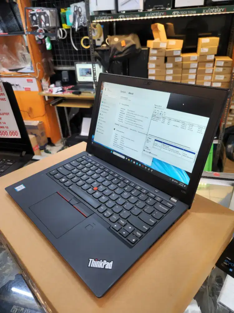 Lenovo X280 core i5 ram 16 GB SSD 512 GB  Body slim tipis ringan mulus