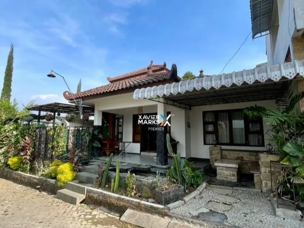 DIJUAL Villa Terawat Full Furnish Dg Private Pool View Gunung Potensi Income Siap Huni Lingkungan Cluster Tenang Dekat Wisata Batu di Oro-oro Ombo