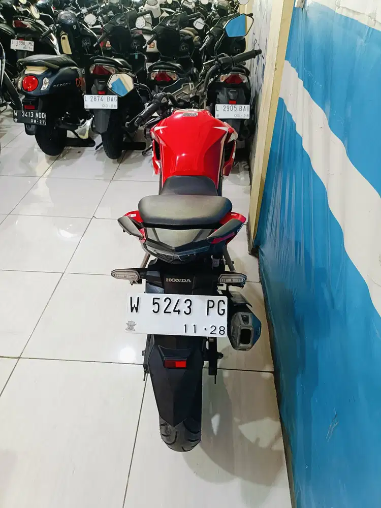 Merah glossy HONDA CB150R STREETFIRE BISA KREDIT 2018 KM STANDAR