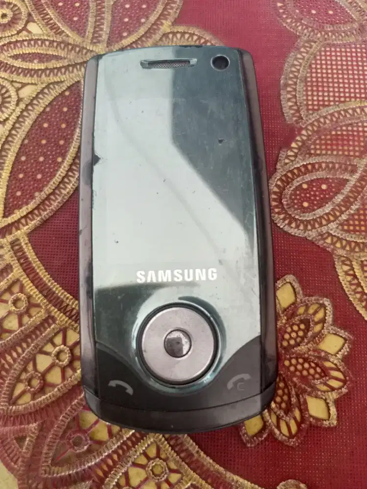 Samsung SGH-U700 hp tertipis pada masanya