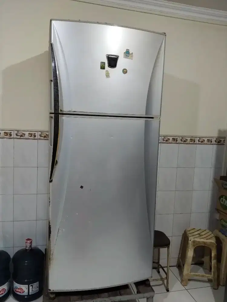 Jual Kulkas Bekas Shark 2 pintu kapasitas besar