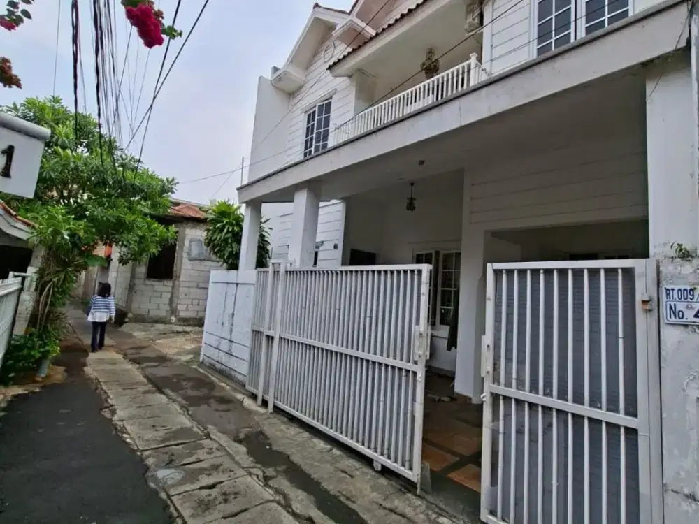 DIJUAL Rumah Cantik 2 Lantai yang Nyaman dan Siap Huni bagi Keluarga dengan Lokasi yang Strategis di Jalan Panjang, Kebun Jeruk