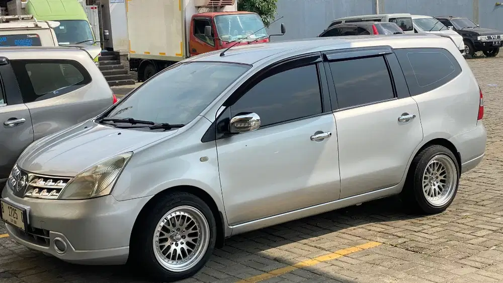 Grand livina xv at / matic silver