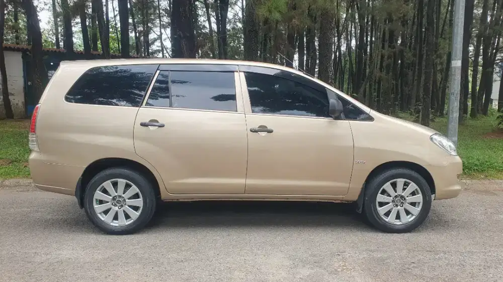 Toyota Kijang Innova 2005 Bensin