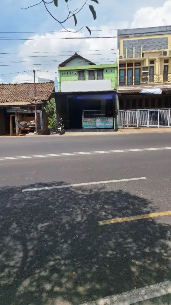 Rumah + Tempat Usaha Pinggir Jalan Besar
