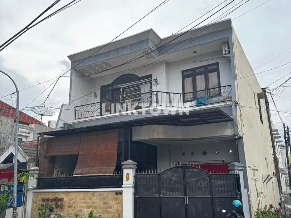Rumah Posisi Hook Cocok untuk Hunian atau Kost di Dukuh Kupang Dekat Uwk