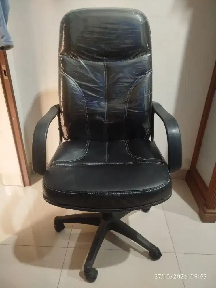 Kursi Kantor Direktur / Kursi Kerja Manajer Kulit Sintetis Hitam