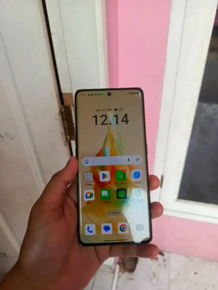 Oppo Reno 8T 5G layar lengkung