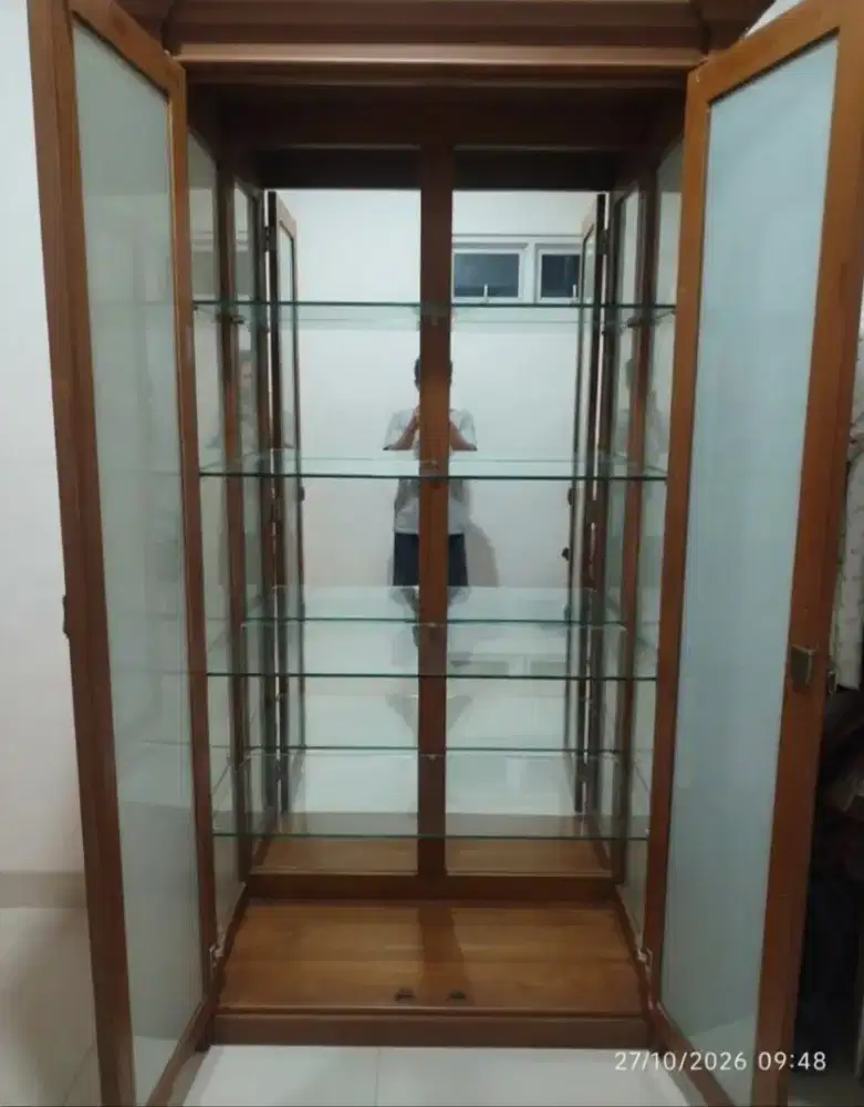 Lemari Hias/Pajangan Kayu Jati Solid 2 Pintu Kaca Ukiran jati