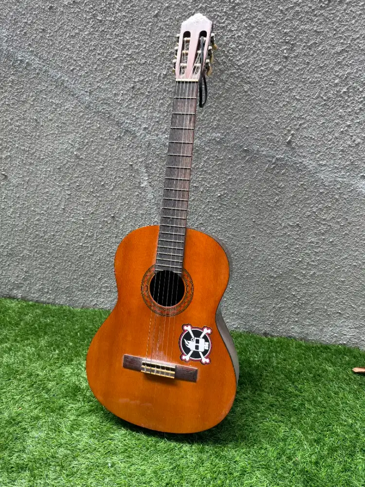 Gitar akustik klasik