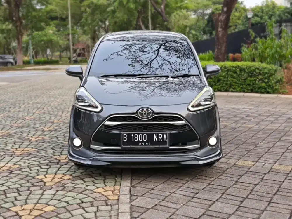 Toyota Sienta 1.5 Q AT 2017 Abu-Abu
