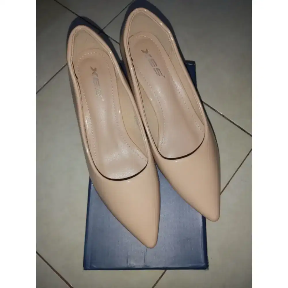 Sepatu Xes UK 39