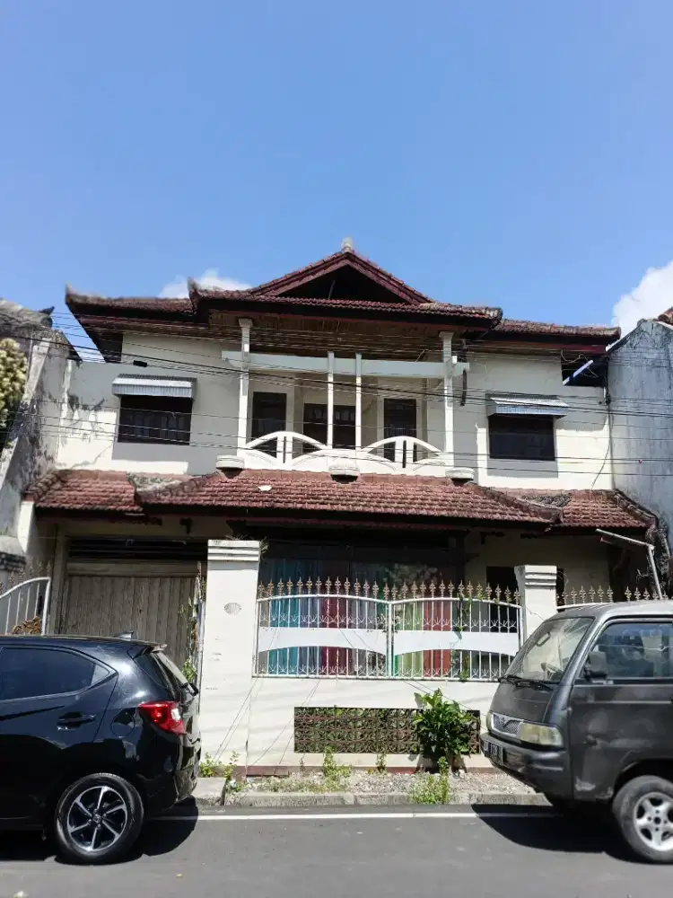 Dijual cepat rumah lantai 2