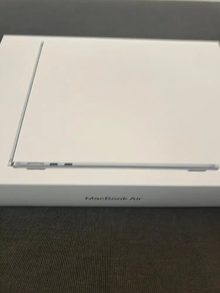 Apple Macbook Air M5 16/512 BNIB Baru Segel